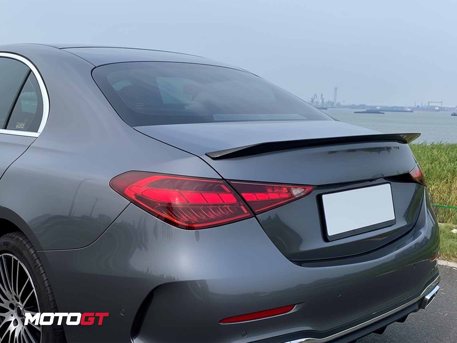 جناح خلفي أسود من الفئة C — 3